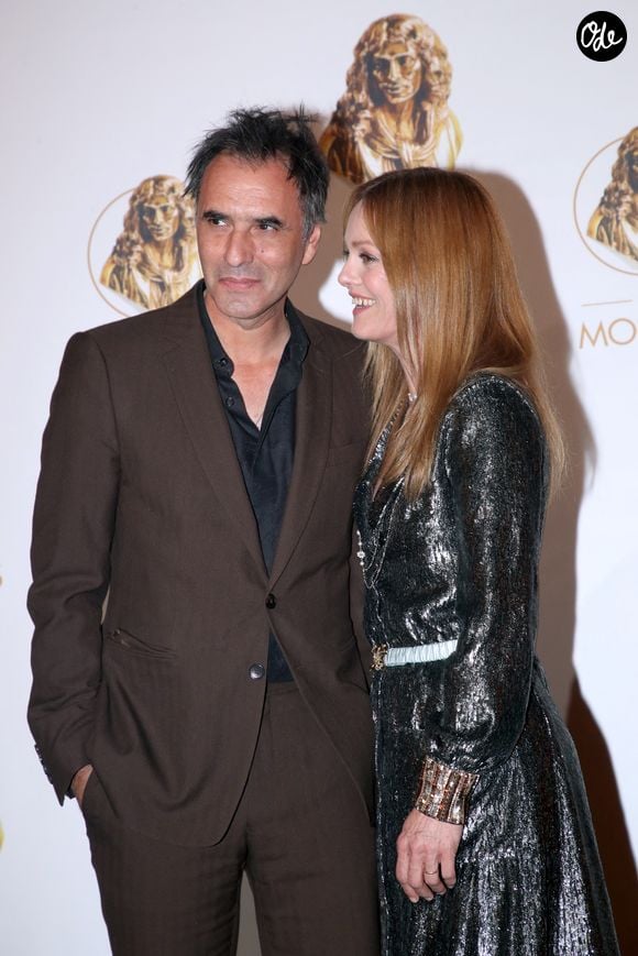 Vanessa Paradis et Samuel Benchetrit lors de la 33ème Nuit des Molières aux Folies Bergère à Paris le 30 Mai 2022. 

Bertrand Rindoff / Bestimage