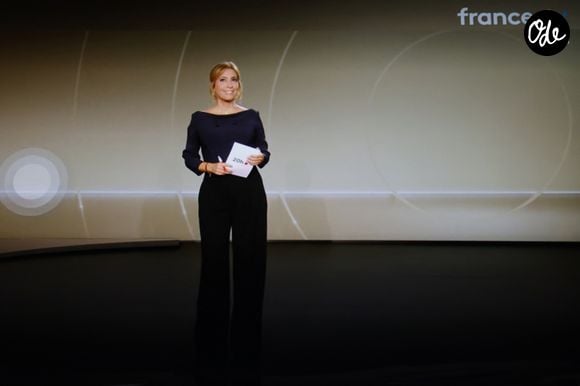 Léa Salamé présente son premier journal de 20 heures sur France 2 le 1er septembre 2025. 

© Alain Guizard / Bestimage