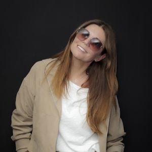 Elle raconte que la jeune femme a pris les choses en main, mettant de côté sa propre peine pour accompagner sa mère : "Ma fille, Thylane, a été ma plus grande aide"

Exclusif - Veronika Loubry - Enregistrement de l'émission "15h-16h30", présentée par C.S.Cohen et diffusée en direct sur Radio J. Le 8 avril 2024
© Jack Tribeca / Bestimage