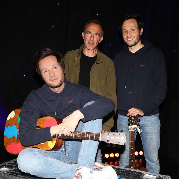 Nikos Aliagas, présent lors de la cérémonie, a salué son ami avec émotion.

Nikos Aliagas - Vianney inaugure sa statue de cire au musée Grévin à Paris le 27 mai 2025.

© Denis Guignebourg / Bestimage