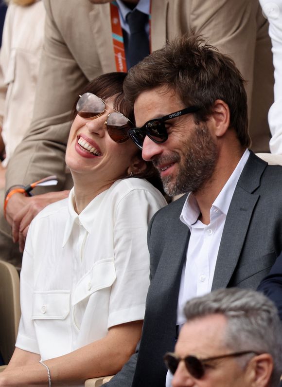 Nolwenn Leroy et son compagnon Arnaud Clément dans les tribunes lors des Internationaux de France de Tennis de Roland Garros 2022. Paris, le 5 juin 2022. © Dominique Jacovides/Bestimage