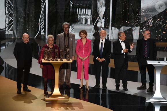 En 2021, Marie-Anne et ses amis du Splendid ont reçu un César.

Le réalisateur et acteur français Michel Blanc, l'actrice française Marie-Anne Chazel, l'acteur français Gérard Jugnot, l'acteur français Christian Clavier, l'acteur français Thierry Lhermitte et l'actrice française Josiane Balasko lors de la 46e édition de la cérémonie des César du cinéma à l'Olympia à Paris, France, le 12 mars 2021. Photo par Dominique Charriau/Pool/ABACAPRESS.COM