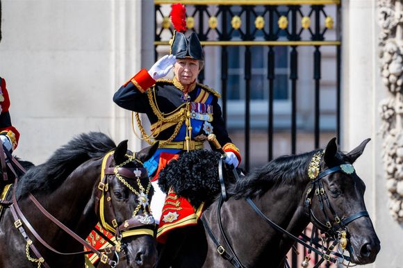 La princesse Anne et Les membres de la famille royale britannique arrivent à Buckingham Palace pour la cérémonie Trooping the Colour à Londres, le 14 juin 2025. © Backgrid / Bestimage
