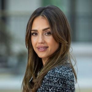 Jessica Alba au photocall du défilé Chanel Mode Féminine Prêt-À-Porter Automne/Hiver 2025-2026 lors de la Fashion Week de Paris (PFW) au Grand Palais, à Paris, France, le 11 mars 2025. © Olivier Borde/Bestimage