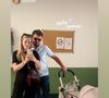 Deux semaines plus tard, il annonce une autre nouvelle.

Gauthier Le Bret a repartagé dans sa story Instagram une photo de sa femme Eloïse sur laquelle il apparaît avec elle et leur bébé. 21 août 2025.