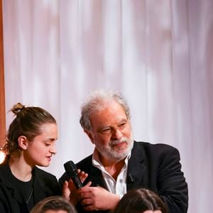 Raphaël Mezrahi sur plateau de l'émission "Animalement Vôtre" présentée par B.Montiel et diffusée le 1er février 2026 sur France 3, à Paris, France, le 3 décembre 2025. © Jack Tribeca/Bestimage