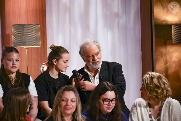 Raphaël Mezrahi sur plateau de l'émission "Animalement Vôtre" présentée par B.Montiel et diffusée le 1er février 2026 sur France 3, à Paris, France, le 3 décembre 2025. © Jack Tribeca/Bestimage