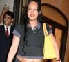 Côté vêtement, Rihanna portait un polo court qui dévoilait son baby bump.
Rihanna et son fils Riot arrivent à l'hôtel Royal Monceau à Paris, le 2 juillet 2025.
Photo : Yehiel Chekroune / Bestimage