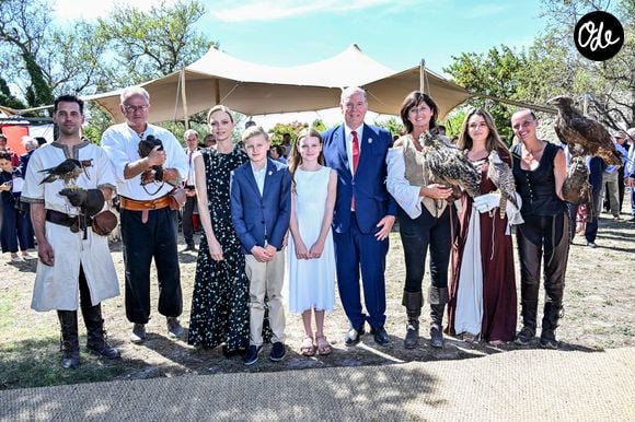 Le prince a révélé avoir acheté une demeure historique au cœur du village pour son fils Jacques.

 Le prince Albert II de Monaco, la princesse Charlène de Monaco, le prince Jacques de Monaco, marquis des Baux et la princesse Gabriella de Monaco lors de leur visite officielle aux Baux-de-Provence, France, le 5 septembre 2026. © Bruno Bebert/Bestimage