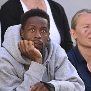 Son mari, le joueur de tennis français Gaël Monfils, est présent à ses côtés pour l'encourager dans cette étape cruciale.

Gael Monfils assiste à la victoire de sa femme en tribunes des internationaux de France de Roland Garros à Paris le 4 juin 2023. 

© Bestimage