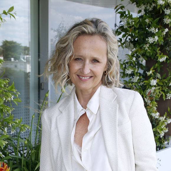 C'est la fin des vacances pour Caroline Roux qui va faire son retour à la tête de "C dans l'air" sur France 5.

Caroline Roux déjeune dans la loge de France Télévisions lors de la Finale Hommes des Internationaux de France de Tennis de Roland Garros 2024.

© Bertrand Rindoff / Bestimage