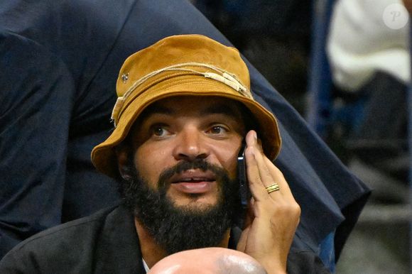 Joakim Noah - Célébrités dans les tribunes du tournoi de Tennis de l'US Open à New York le 4 septembre 2024.

Photo : Chryslene Caillaud / Panoramic / Bestimage