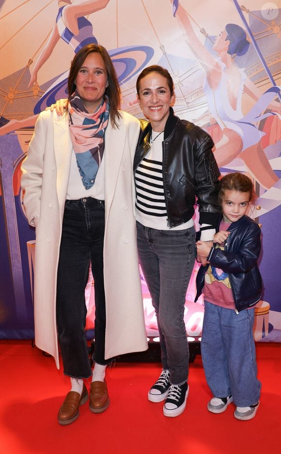 Julie de Bona et Victoria Bedos au photocall de la générale du spectacle "Tempo" du Cirque d'Hiver Bouglione à Paris, France, le 18 octobre 2025. © Coadic Guirec/Bestimage