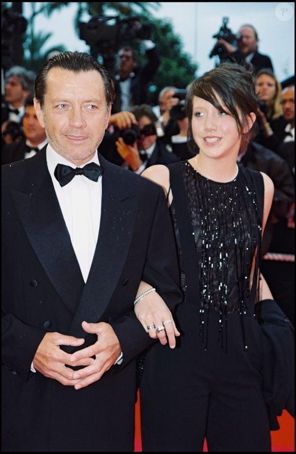Bernard Giraudeau et Sara Giraudeau au Festival de Cannes 2001 ©AGENCE / BESTIMAGE
