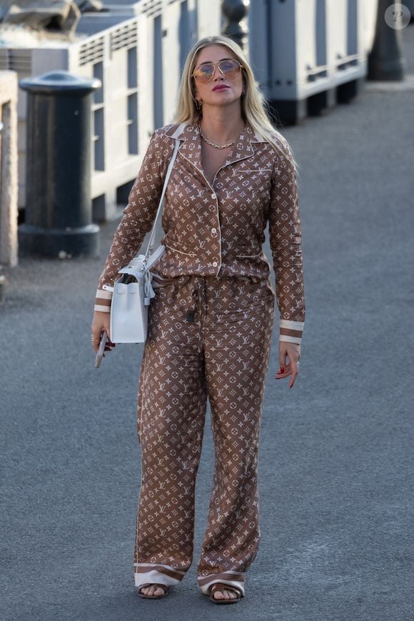 Exclusif - Paul Pogba et sa femme Maria Zulay se promènent à Saint-Tropez au côté de IShowSpeed le 20 juillet 2025.
Crédit : Backgrid USA / Bestimage