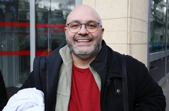 Ensemble, ils prévoient trois grands projets : une installation en 2025, une demande en mariage au printemps 2026, puis un mariage en 2027.

Exclusif - Yoann Riou - Les invités de l'émisson "Les Grosses Têtes" quittent les studios de RTL à Paris le 2 janvier 2022. 
Jonathan Rebboah / Panoramic / Bestimage