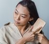 Malgré une routine capillaire irréprochable, les cheveux abîmés restent un problème fréquent.
