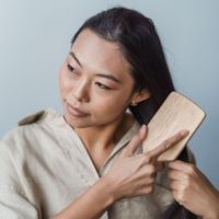 Vous enchaînez les soins pour vos cheveux et rien ne fonctionne ? Le problème est sûrement dans un accessoire que vous utilisez mal !