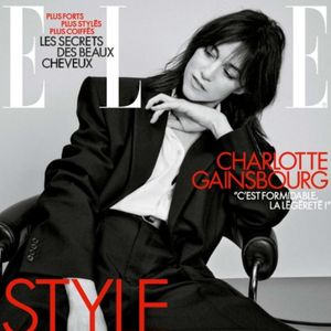 Dans les colonnes du magazine "ELLE", la demi-soeur de Lou Doillon s'est volontiers confiée sur sa progéniture parfois être moqueuse quant à ses anciens projets à l'écran. 

Les confidences de Charlotte Gainsbourg à découvrir dans le nouveau numéro du magazine "ELLE" dévoilé ce jeudi 10 avril 2025.