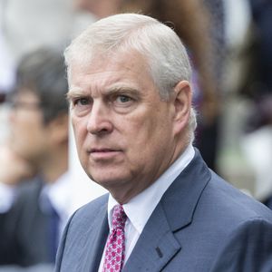 Dans l'affaire Epstein, le prince Andrew était accusé par Virginia Giuffre de l'avoir contrainte à des relations sexuelles alors qu'elle était mineure
Le prince Andrew assiste à la course de chevaux King George à Ascot - Ascot AGENCE / BESTIMAGE