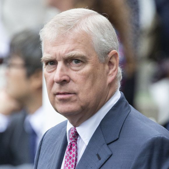 Dans l'affaire Epstein, le prince Andrew était accusé par Virginia Giuffre de l'avoir contrainte à des relations sexuelles alors qu'elle était mineure
Le prince Andrew assiste à la course de chevaux King George à Ascot - Ascot AGENCE / BESTIMAGE