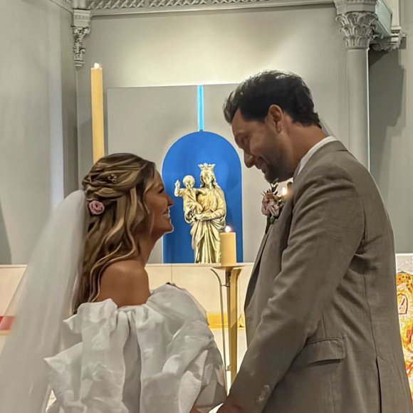 Ce dimanche 19 avril 2026, le couple a partagé de nouvelles photos de leur union religieuse sur Instagram.

Mariage d'Eric Antoine et Gennifer Demey sur Instagram.

Photo : Instagram