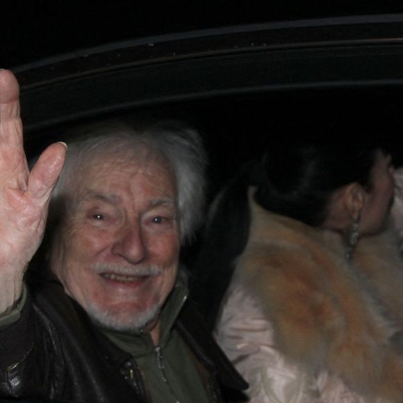 Une récompense destinée à honorer les personnalités ayant accompli un "acte remarquable concernant la capitale".

Exclusif - Hugues Aufray et sa femme Murielle - Hugues Aufray reçoit la médaille Grand Vermeil de la ville des mains d'Anne Hidalgo, à l'hôtel de ville de Paris le 18 décembre 2025. © Philippe Baldini/Bestimage