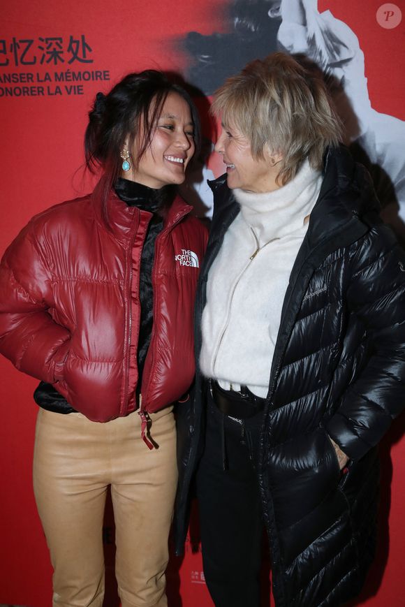 Véronique Jannot et sa fille Migmar Jannot - Première du Ballet chinois " Deep in Memory " à l'Opéra Comique, Paris le 21 Novembre 2025.

© Bertrand Rindoff / Bestimage