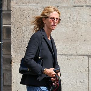 Sandrine Kiberlain - Arrivées aux obsèques de Mathilde Favier en l'église Saint-Sulpice à Paris, le 31 aout 2026. © Dominique Jacovides-Cyril Moreau/Bestimage