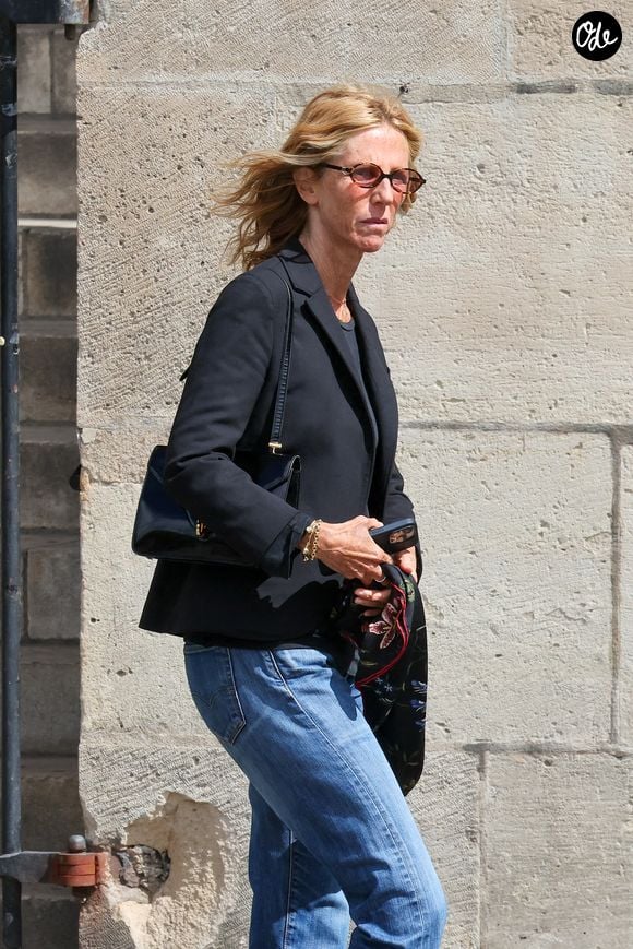 Sandrine Kiberlain - Arrivées aux obsèques de Mathilde Favier en l'église Saint-Sulpice à Paris, le 31 aout 2026. © Dominique Jacovides-Cyril Moreau/Bestimage