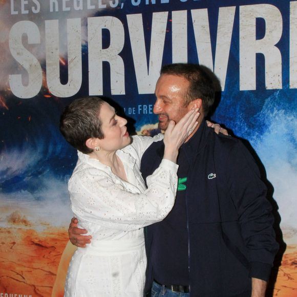Émilie Dequenne et son mari Michel Ferracci au photocall de l'équipe du film "Survivre" au cinéma UGC Ciné Cité Bercy à Paris le 18 juin 2024.

© Philippe Baldini / Bestimage