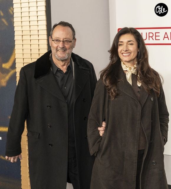 Son mas devient le décor de confidences rares, où l'acteur partage sa vie loin des projecteurs. 

Jean Reno et sa femme Zofia Reno - Première du film "Lift (En plein vol)" au Lincoln Center à New York. Le 8 janvier 2024 
©Backgrid USA / Bestimage
