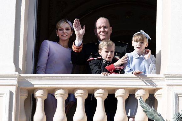 Plus de 200 convives prestigieux ont tenu à défendre sa cause.
Le Prince Albert II de Monaco, la Princesse Charlene de Monaco, le Prince Jacques, la Princesse Gabriella apparaissent au balcon du Palais de Monaco lors des célébrations de la Fête Nationale à Monte-Carlo, Monaco le 19 novembre 2024. Photo by David Niviere/ABACAPRESS.COM
