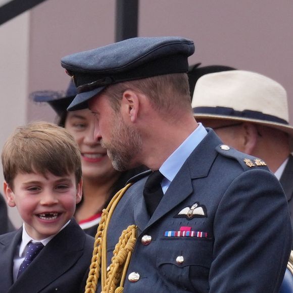 Le prince Louis de Galles, Le prince William, prince de Galles - La famille royale britannique assiste aux célébrations du 80ème anniversaire de la fin de la Seconde guerre mondiale (VE Day) à Londres. Photo par Julien Burton / Bestimage