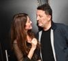 Séparé de lui pendant ses vacances, Arthur réclame régulièrement des nouvelles et plaisante sur le fait qu'il est finalement celui qui souffre le plus de leur éloignement.

Mareva Galanter (Miss France 1999) et Arthur (Jacques Essebag)  au concert de M.Galanter au théâtre Music-Hall Show l'Alhambra à Paris, France, le 23 novembre 2023. 

© Veeren/Bestimage