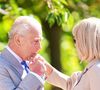 Pas de quoi se fier à ses baise-main, il serait tyrannique avec ses employés, notamment les jardiniers

Déambulation d'Emmanuel Macron, président de la République Française, et de la Première dame Brigitte Macron, dans les jardins du château de Windsor avec le roi Charles III d'Angleterre et Camilla Parker Bowles, reine consort, le 9 juillet 2025. Au cours de cette promenade, le chef de l'Etat français et le souverain britannique ont abordé la protection de la biodiversité. Le couple présidentiel français est en visite officielle en Grande-Bretagne du 8 au 10 juillet 2025. ALPHA AGENCY / BESTIMAGE