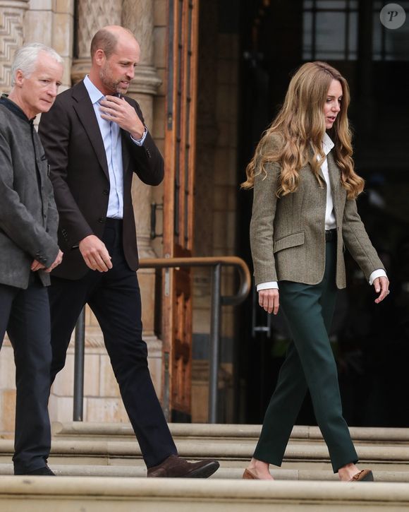 Le prince William, prince de Galles, et Catherine (Kate) Middleton, arborant des cheveux blonds, visitent les jardins, récemment transformés, du musée d'histoire naturelle à Londres, le 4 septembre 2025.