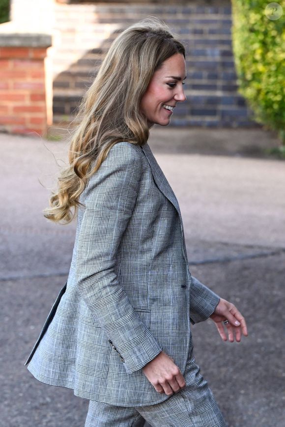 La Princesse de Galles, Kate Middleton, en visite à Marina Mill à Cuxton dans le Kent, une entreprise familiale britannique spécialisée dans la conception à la main et la sérigraphie de tissus d'ameublement, septembre 2025 @Backgrid UK/ Bestimage