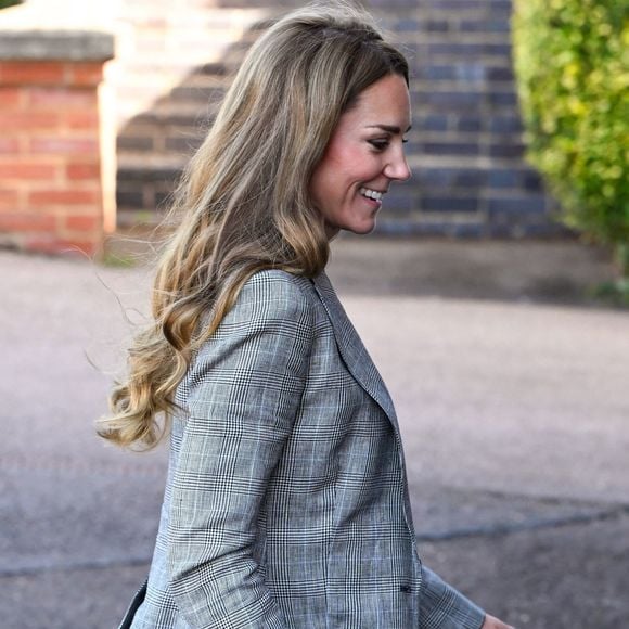 La Princesse de Galles, Kate Middleton, en visite à Marina Mill à Cuxton dans le Kent, une entreprise familiale britannique spécialisée dans la conception à la main et la sérigraphie de tissus d'ameublement, septembre 2025 @Backgrid UK/ Bestimage