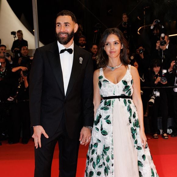 Ils se sont mariés en Corse le 8 juillet dernier

Karim Benzema et Lyna Khoudri à la descente des marches du film « 13 jours 13 nuits » lors du 78ème Festival International du Film de Cannes. Le 23 mai 2025
© © Jacovides-Moreau / Bestimage / Bestimage