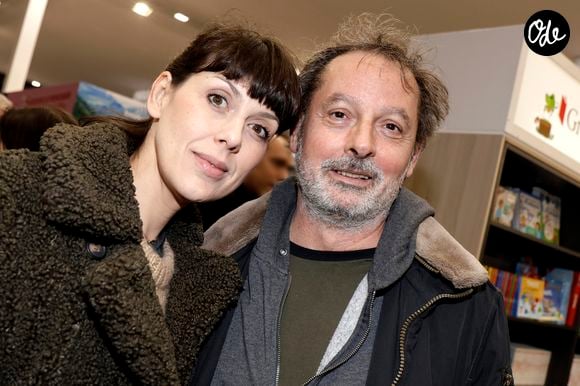Son fils, né de sa relation avec Serena Reinaldi, a été diagnostiqué autiste à 3 ans.

Christophe Alévêque et sa compagne Serena Reinaldi - Salon du livre de Paris porte de Versailles le 14 mars 2019. © Cédric Perrin/Bestimage