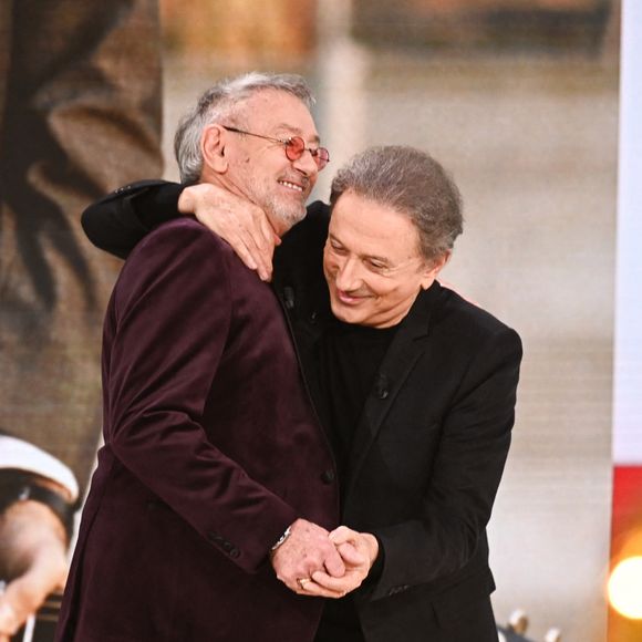 Exclusif - Michael Jones et Michel Drucker - Enregistrement de l'émission "Vivement dimanche, sur le thème de l'amitié entre M.Jones et J.J.Goldman", au Studio Rive Gauche à Paris, présentée par M.Drucker et diffusée le 22 décembre sur France 3
© Guillaume Gaffiot / Bestimage