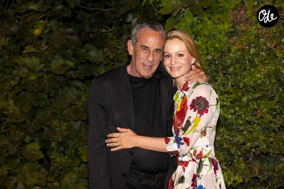 Exclusif - Thierry Ardisson et sa femme Audrey Crespo-Mara - Véronique Sanson en concert à l'occasion de la présentation de sa tournée "Hasta Luego" au théâtre de Verdure lors du festival de Ramatuelle le 1er aout 2023. © Cyril Bruneau / Festival de Ramatuelle / Bestimage