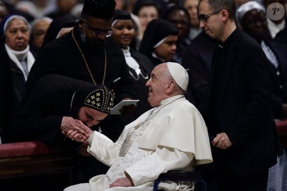 Le pape François célèbre les premières vêpres de la fête de la Présentation du Seigneur dans la basilique Saint-Pierre au Vatican, le 1er février 2025. © Evandro Inetti/ZUMA Press Wire/Bestimage