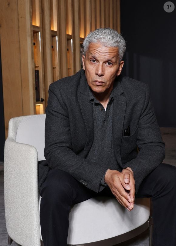 Le comédien a cependant décidé de quitter Paris pour offrir "une qualité de vie" à ses enfants

Exclusif - Rendez-vous avec Sami Bouajila à l'hôtel de La Caserne Chanzy lors de la 5ème édition du Festival International du Film Policier de Reims le 3 Avril 2025. © Denis Guignebourg/BestImage