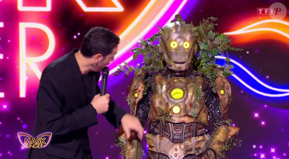 Le cyborg dans Mask Singer - capture d'écran TF1