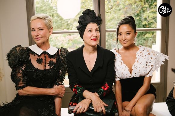 Ashley Park faisait également partie des convives

Adriana Karembeu et Ashley Park au front row du défilé de mode Yanina Couture Collection Haute Couture Automne/Hiver 2026-2027 lors de la Fashion Week de Paris (PFW) au Pavillon Gabriel, France, le 7 juillet 2026.

© Sam Delpech/Bestimage