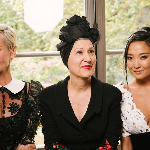 Ashley Park faisait également partie des convives

Adriana Karembeu et Ashley Park au front row du défilé de mode Yanina Couture Collection Haute Couture Automne/Hiver 2026-2027 lors de la Fashion Week de Paris (PFW) au Pavillon Gabriel, France, le 7 juillet 2026.

© Sam Delpech/Bestimage