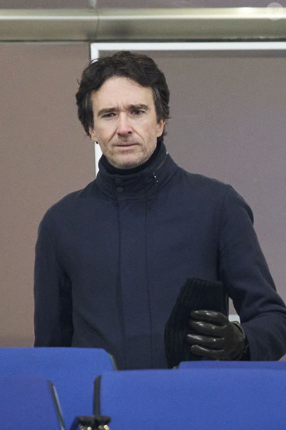 Antoine Arnault a, de son côté, invité plus de 200 personnes à sa soirée.

Antoine Arnault en tribunes lors du match de Ligue 2 BKT opposant le Paris FC au FC Martigues (1-2) au stade Charléty à Paris, France, le 3 janvier 2024. © Cyril Moreau/Bestimage