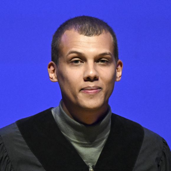 Stromae assistant à la cérémonie au cours de laquelle des doctorats honorifiques ont été décernés conjointement par l'ULB et la VUB pour la première fois depuis 2020 dans la salle Henri Leboeuf du BOZAR à Bruxelles, Belgique, le 4 décembre 2025. Photo Peter De Smedt/Content Curation/Abaca
